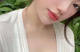 微密圈 - 啊，奶宝妹纸最新的套图，快来看看她“吻我”的表情！