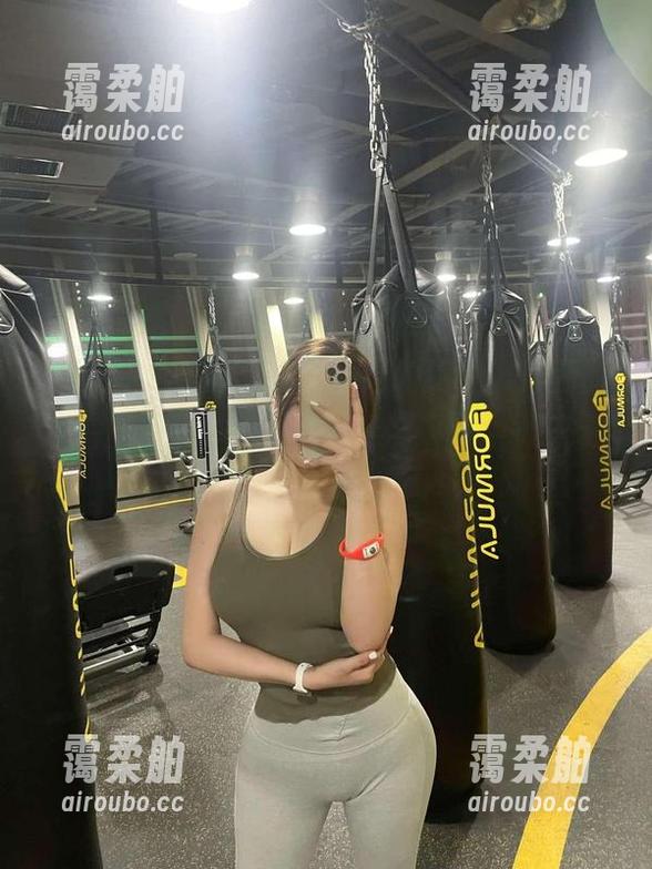 微密圈 - 黑丝与奶宝妹纸的绝配，最新版图片里的一举一动让人意外，呃，是在看着吗？