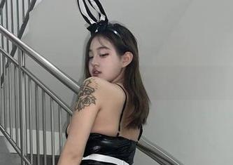 微密圈 - 小优优子这一系列红色内衣套图，我下载了，也不能像她一样驾驭啊！
