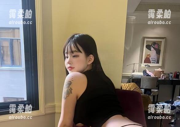 微密圈 - 自己练瑜伽不如追随小优优子的最新资源，她的每个动作都缓解了我的压力。