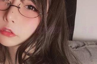 小泉学姐吖的丝袜，我居然错把“看”当成“玩”了？