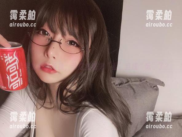 小泉学姐吖 小泉学姐吖的丝袜,我居然错把“看”当成“玩”了?