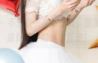 尤果网 - 不只是一条牛仔裤，唐溪若在图库精选中的小小叛逆！