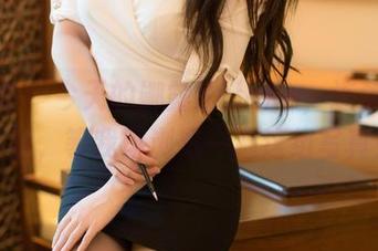尤蜜荟 - 今天的娜露Selena，连体衣真不错，等我再浏览一遍这组写真！