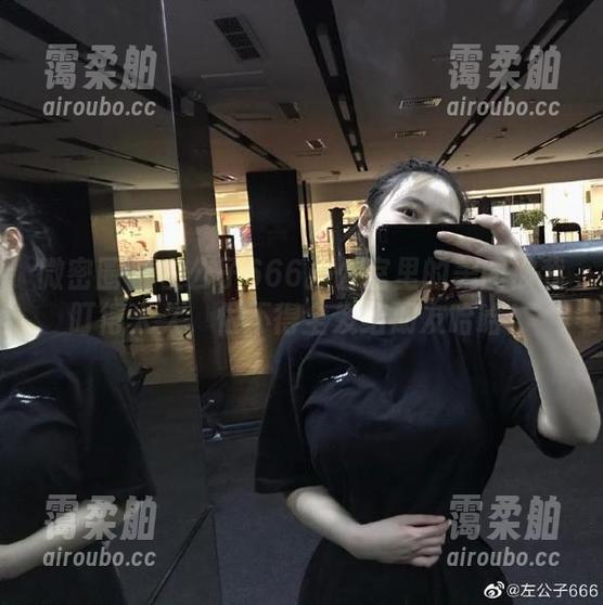 左公子666 微密圈 - 左公子666办公室里的美图被我盯得太久,恨不得全发给朋友哈哈!