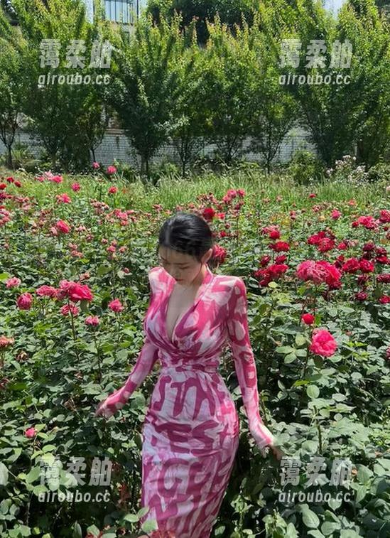 左公子666 微密圈 - 左公子666最新写真集:清纯女白诱骗了我的眼啊,果然不愧是她!
