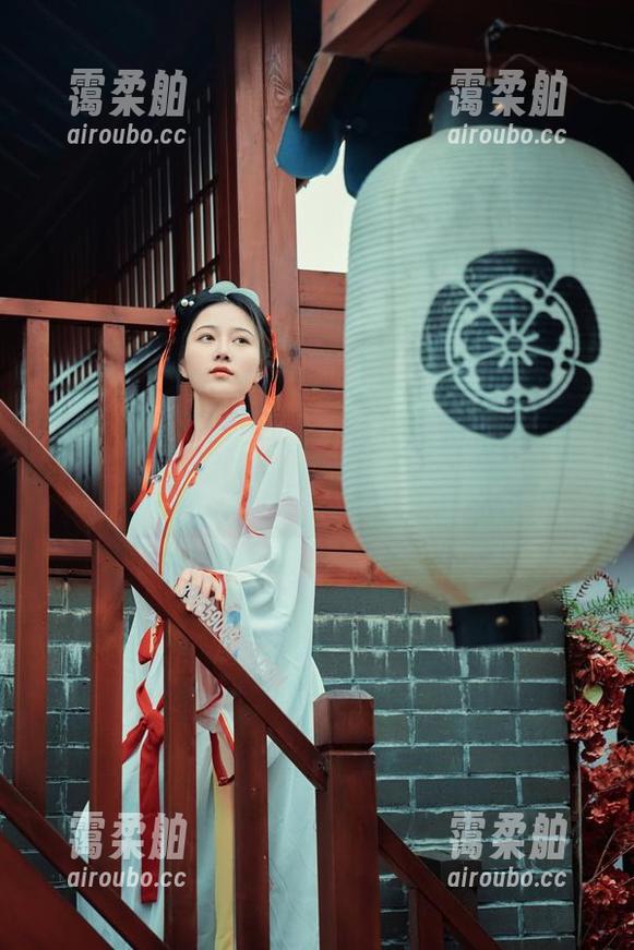 年年Nnian 年年Nnian的白色梦,私拍与光影在嬉闹,你发现了吗?