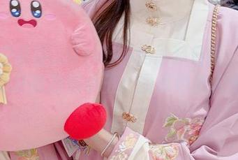 这才是彩芸_Nebula的泳装日常：原图里竟然还能找到小丑；图册也是人生百态。