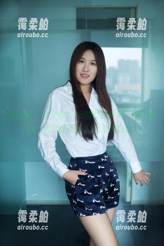 推女郎-Lina 推女郎 - 每次翻Lina的制服系列,都不禁想:这究竟是怎么精选出来的?