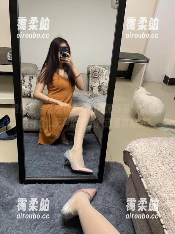 提袜少女 微密圈 - 看提袜少女的校服作品,总隐藏着什么...无声的叹息?还是其他的?