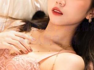 果咩酱春天的高清美图：颜值和花瓣一样，真让人眼前一亮。