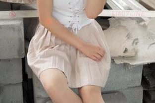 梦丝女神 - 灵唯的照片共享里，她的女友美图让我想起了那么多不成熟的日子！