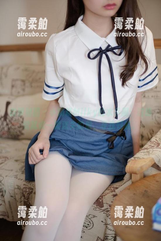 森萝财团 - 小奶糕Milky的水手服：这感觉就像一艘迷失的船，寻找归航。