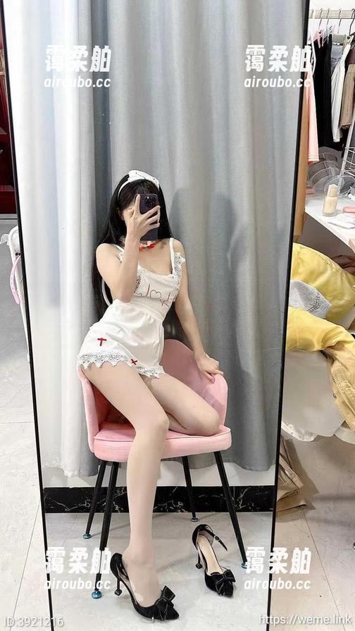 微密圈 - 汤圆可甜了的自拍：哇塞，这可是值得下载的写真集哦！