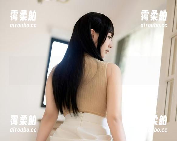 最新图册在此，浅安安的翠雀媚，默默地让人想钻进那抹色彩里……