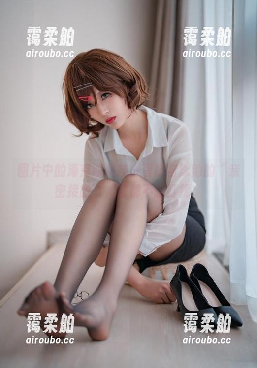 海克斯科技小蛋糕 图片中的海克斯科技小蛋糕与泳池的“亲密接触”,谁都不想打扰。