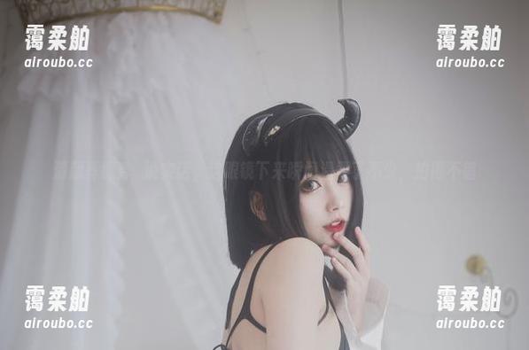 清颜真德秀　说实话，这眼镜下来瞬间温柔了不少，拍得不错