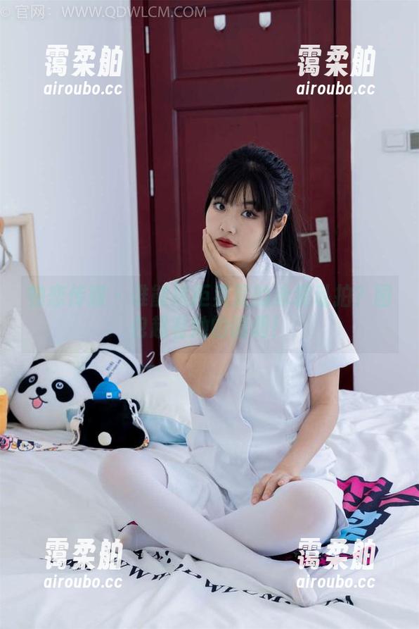 物恋传媒-菜菜 物恋传媒 - 谁能抗拒菜菜的泳装私拍?图包超有她的调调!