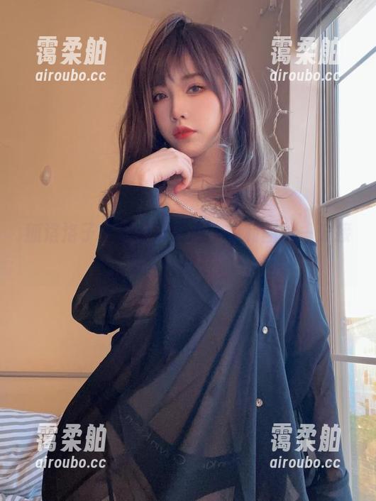 狐洛洛子女王模式开启，福利图片一波接一波！