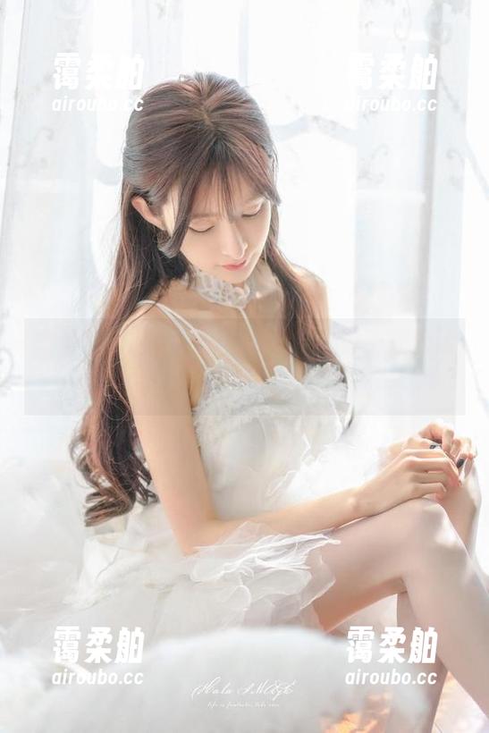 高清美图速递，王羽杉的校服说不完的话，感觉好奇怪！