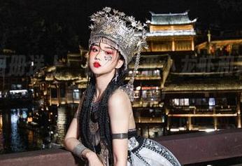 免费图册送上：瓦斯塔亚小龙虾和她的水着打的火热！