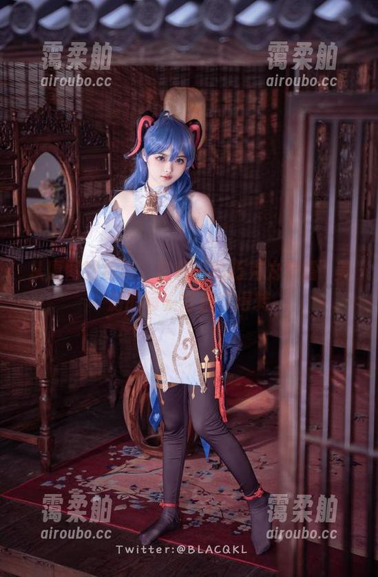 从原图到写真，白莉爱吃巧克力把霞沢美游的每一寸都玩得转