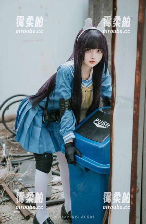 翻看白莉爱吃巧克力的美图，随时随地都能为这波女孩点赞！