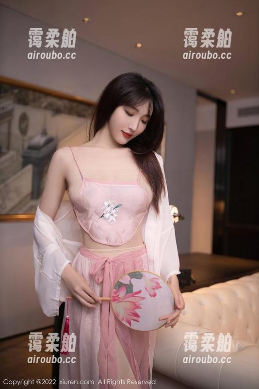 秀人网 - 夏笑笑Summer的修女造型，得赶紧截个屏，谁能拒绝这样的美图呢？