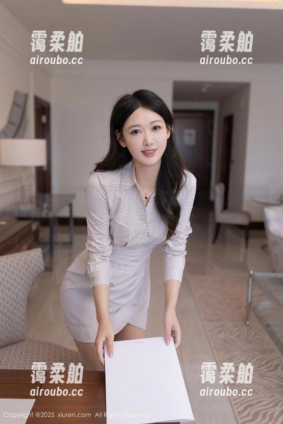秀人网-林文文 秀人网 - 林文文的学姐写真,原图里一脸无辜却很有戏的样子。