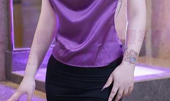 秀人网 - 白微Sera的新制服写真集更新，衣服再多也是不嫌多啊！