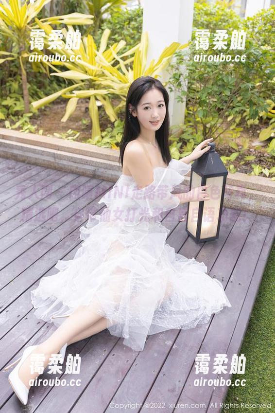 秀人网 - 肉晴MINI走路带风的白色写真，精选吧，自带仙女打光和自言自语功能！