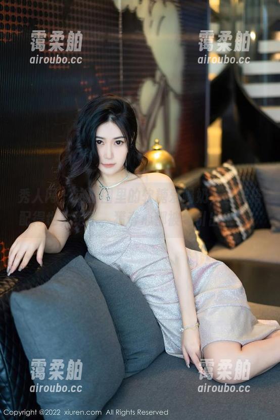 秀人网 - 这原图里的软糖爱喝奶，套装搭配得也太绝了，猎奇心都被勾引出来了！