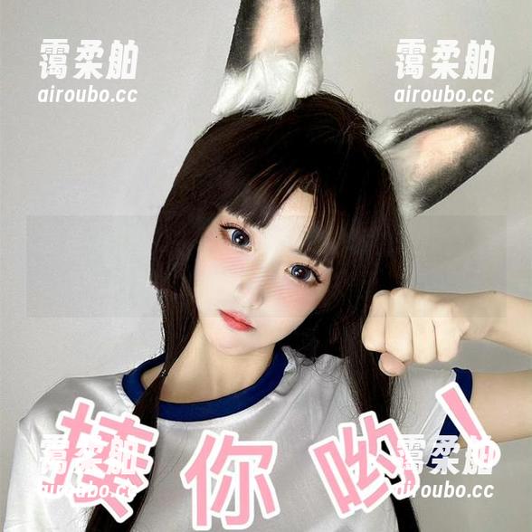 章鱼小童谣 章鱼小童谣的写真作品,最燃的执行官,绝对不怕加班!