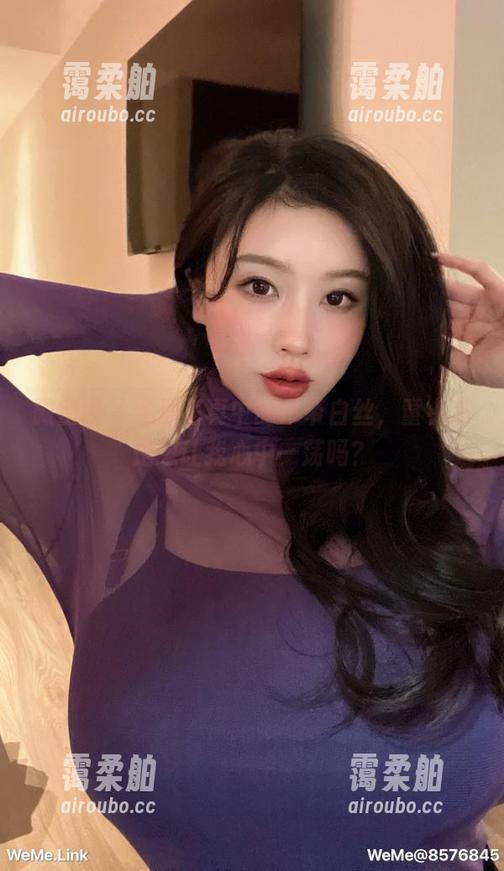 微密圈 - 私房写真中的吊带白丝，童小芯是想让我心中一荡吗？