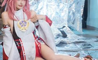 看糖果果Candy的黑胶兔兔，图片的空间感和色彩组合太妙了，资源让人忍不住想继续追寻。