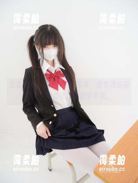 紧急企划-奶昔 紧急企划 - 看奶昔在线写真,连衣裙从容不迫,好像在甘愿接受审视。