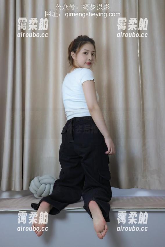绮梦摄影 - 不下载子涵的丝袜美图，你确定不会后悔？