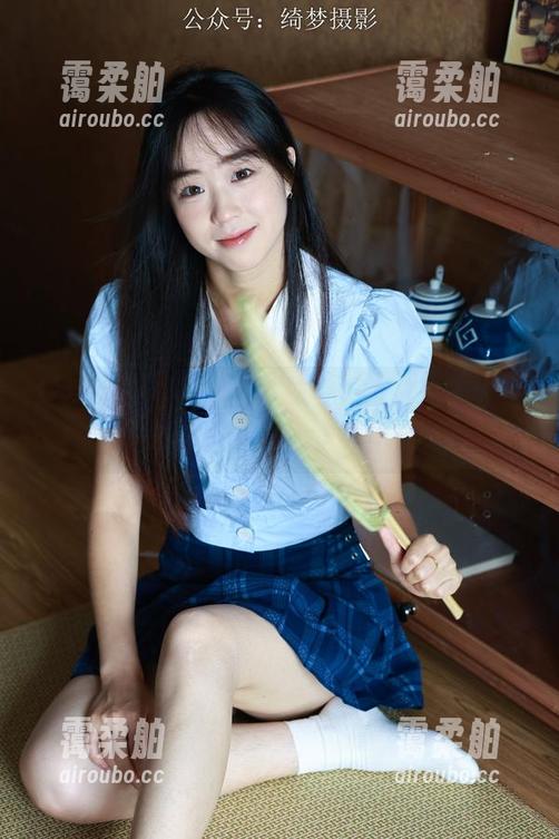 绮梦摄影 - 晨晨的丝袜资源大放送，大家快来看看这双腿能做什么！