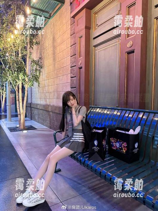 腐团儿Ikaros的新套路：图库中英雄联盟的风女气场全开，资源丰富到哭。