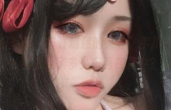 原图牛仔写真，些许随意的笑容，芊川一笑MNK究竟藏了多少东西在其中？