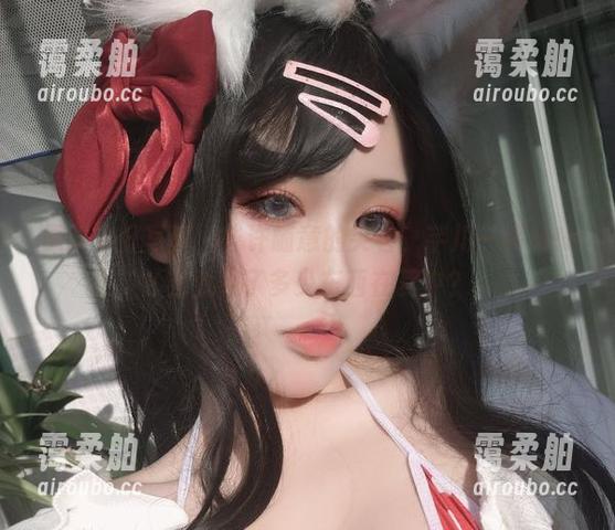 原图牛仔写真，些许随意的笑容，芊川一笑MNK究竟藏了多少东西在其中？