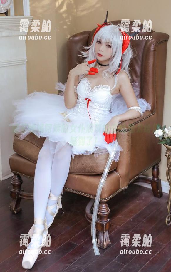 被苏嫣嫣阿姨的女仆展现的在线魅力给震撼到了！