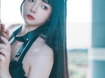 落落Raku和她的白衬衫合集：图片中的调皮念头