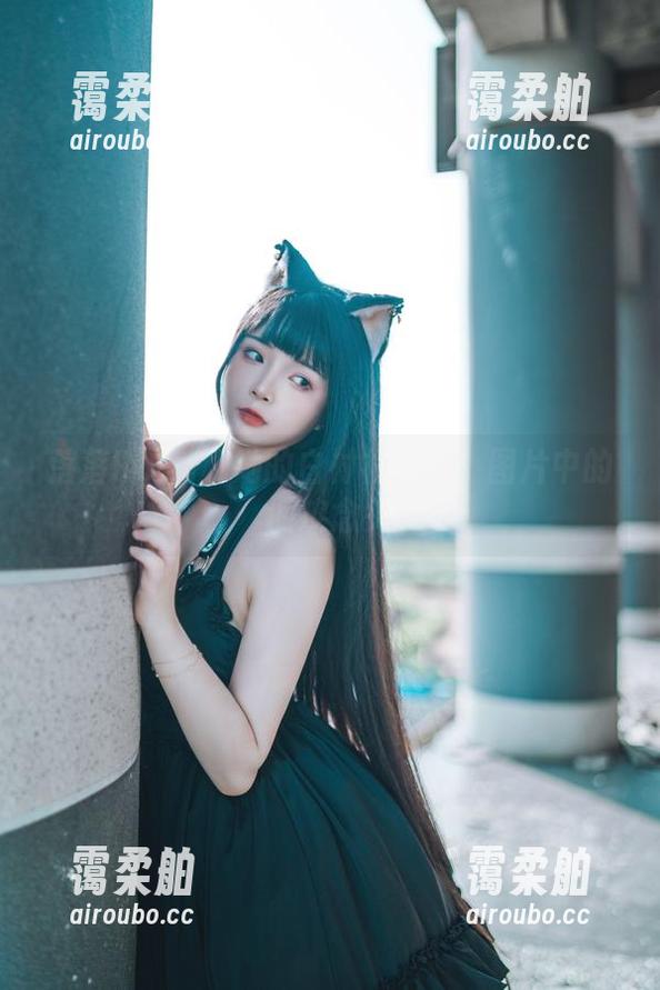 落落Raku和她的白衬衫合集：图片中的调皮念头