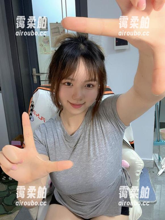 葱油饼er 微密圈 - 葱油饼er的想象力:作品与jio的套图,像是在阁楼中拼凑美好。