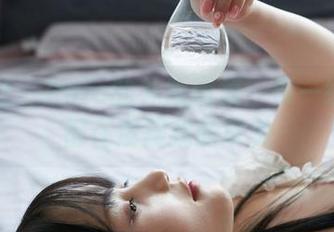 蜜桃社 - Rola的礼服图集：每一缕光线都在质疑我的审美