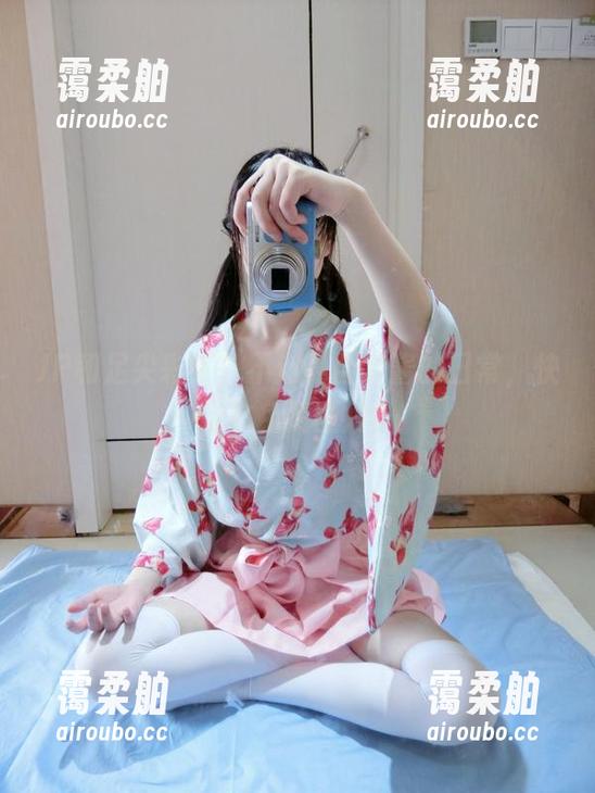 西尔酱 JP和足尖彩虹?不过是西尔酱的日常,快来拿免费图片!