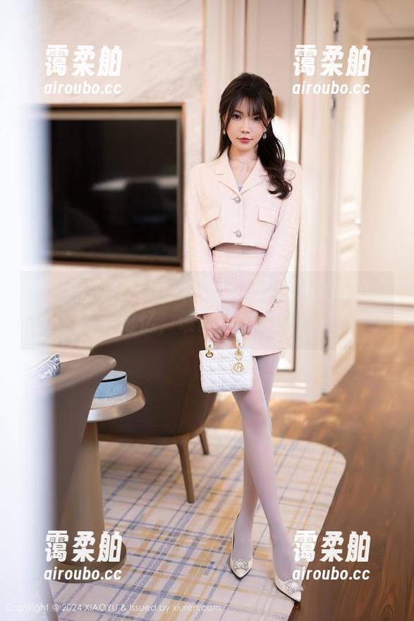 语画界 - JK套图来了！小海臀Rena的青春记忆，谁能抵挡得住？