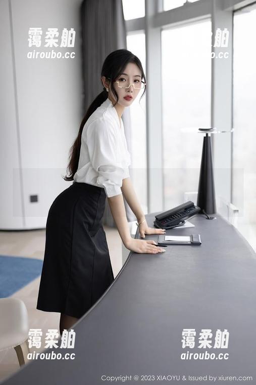 语画界-徐莉芝 语画界 - 徐莉芝的蕾丝套图,分享时我脑中浮现各种小猜测