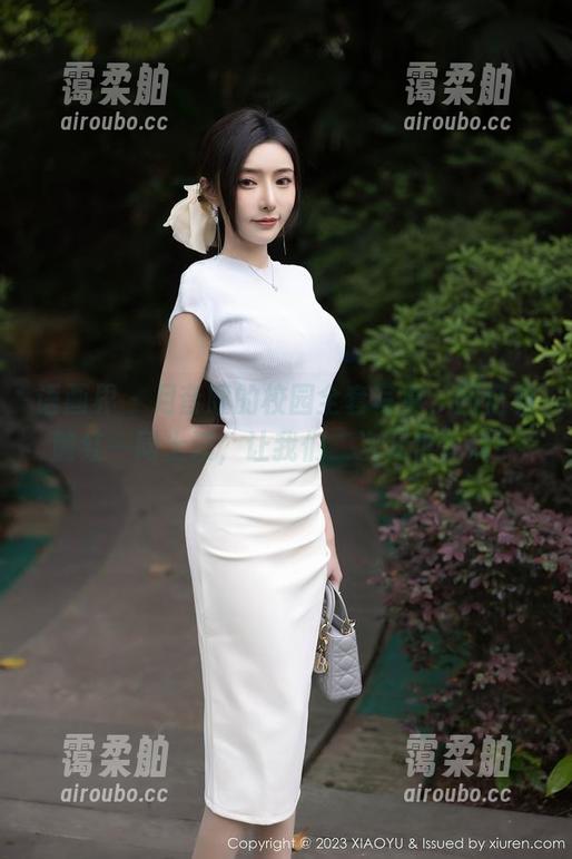 语画界-月音瞳 语画界 - 月音瞳的校园全套写真,回忆和脸红一同上演,让我们二次元也入戏!